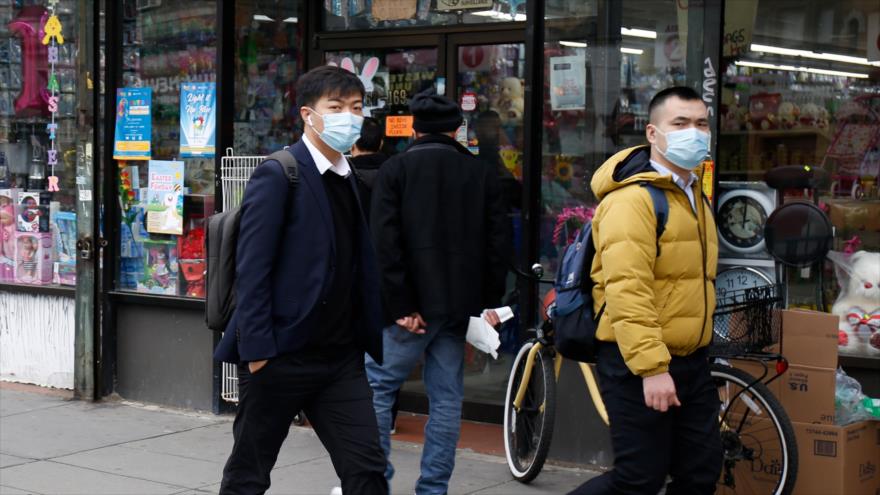 Personas usan máscaras ante la propagación del coronavirus en EE.UU., 19 de marzo de 2020. (Foto: AFP)