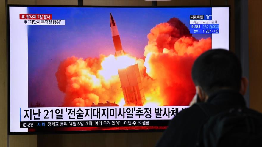 Imágenes de una prueba de misiles de Corea del Norte, 29 de marzo de 2020. (Foto: AFP)
