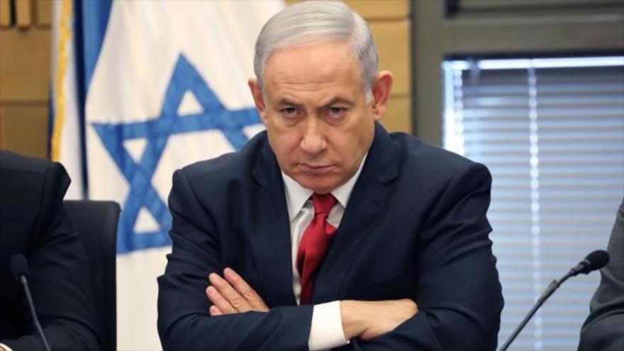 El premier en funciones del régimen israelí Benjamín Netanyahu con un gesto de enfado durante la celebración de una reciente reunión de su gabinete.
