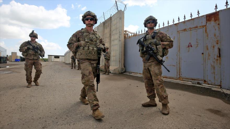 Soldados estadounidenses en una base aérea en la provincia de Kirkuk en el norte de Irak, 29 de marzo de 2020. (Foto: AFP)