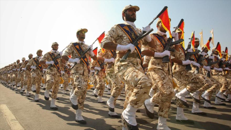 Las fuerzas del Cuerpo de Guardianes de la Revolución Islámica (CGRI) de Irán durante un desfile militar.