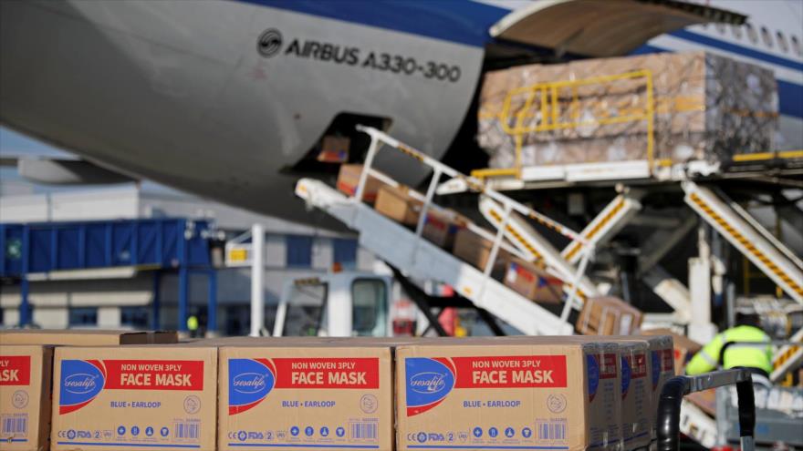 Cajas de mascarillas chinas destinadas a Europa en un aeropuerto. 21 de marzo de 2020.