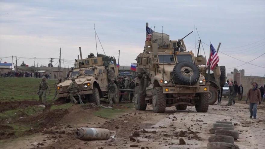 Vídeo: Tropas de EEUU interceptan convoy militar de Rusia en Siria | HISPANTV