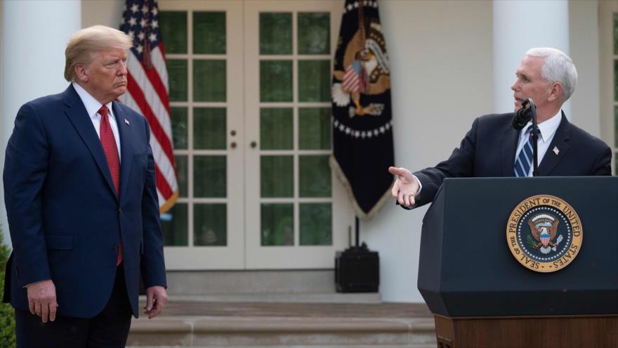 El vicepresidente de EE.UU., Mike Pence (dcha.), y el presidente Donald Trump en una rueda de prensa en la Casa Blanca, 29 de marzo de 2020. (Foto: AFP)