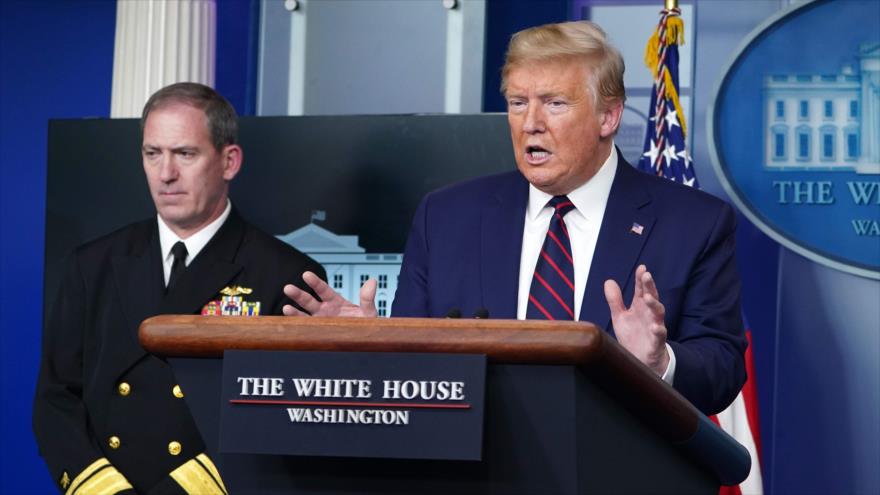 Donald Trump, presidente de EE.UU., habla durante su sesión informativa diaria sobre el COVID-19 en la Casa Blanca, 2 de abril de 2020. (Foto: AFP)