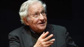 Noam Chomsky: Crisis del COVID-19 se agravó por traición de EEUU