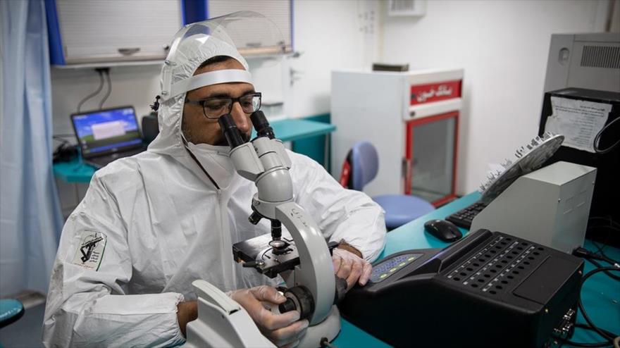 Un médico en un laboratorio especial del nuevo coronavirus en la ciudad iraní de Isfahán, 5 de abril de 2020. (Foto: Fars)