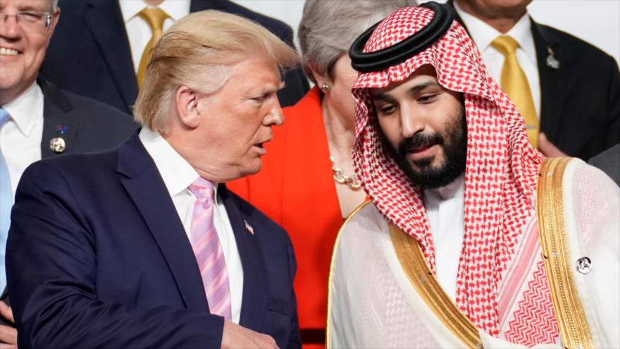 El presidente de Estados Unidos, Donald Trump, habla con el príncipe heredero saudí, Muhamad bin Salman, Osaka, Japón, 28 de junio de 2019. (Foto: Reuters)