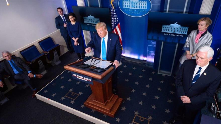El presidente de EE.UU., Donald Trump, en una sesión informativa diaria sobre el coronavirus en la Casa Blanca, 8 de abril de 2020. (Foto: AFP)