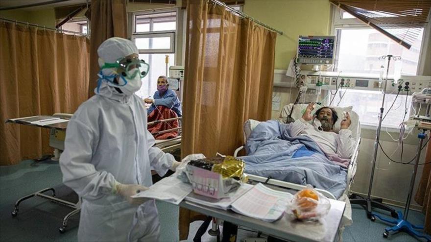 Una enfermera atiende a pacientes infectados con el nuevo coronavirus en un hospital en Teherán, capital de Irán, 9 de abril de 2020. (Foto: Tasnim)