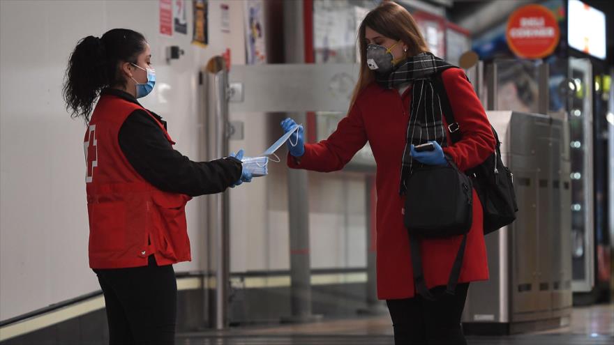 Descubran a qué distancia se propaga el coronavirus | HISPANTV