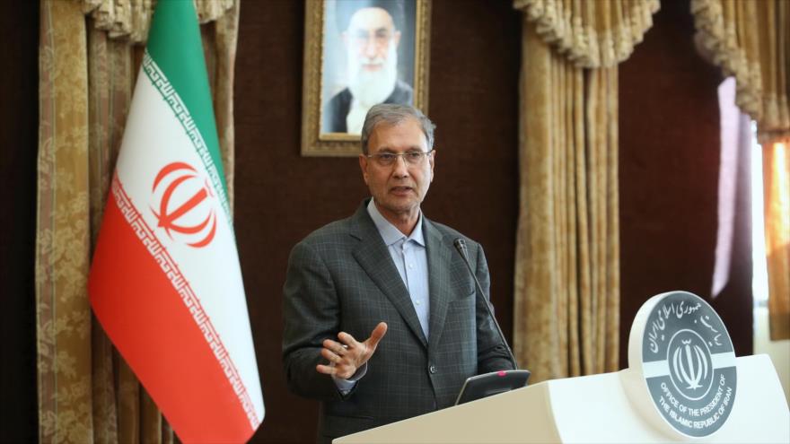 El portavoz del Gobierno de Irán, Ali Rabiei, en una conferencia de prensa en Teherán, la capital. (Foto: President.ir)