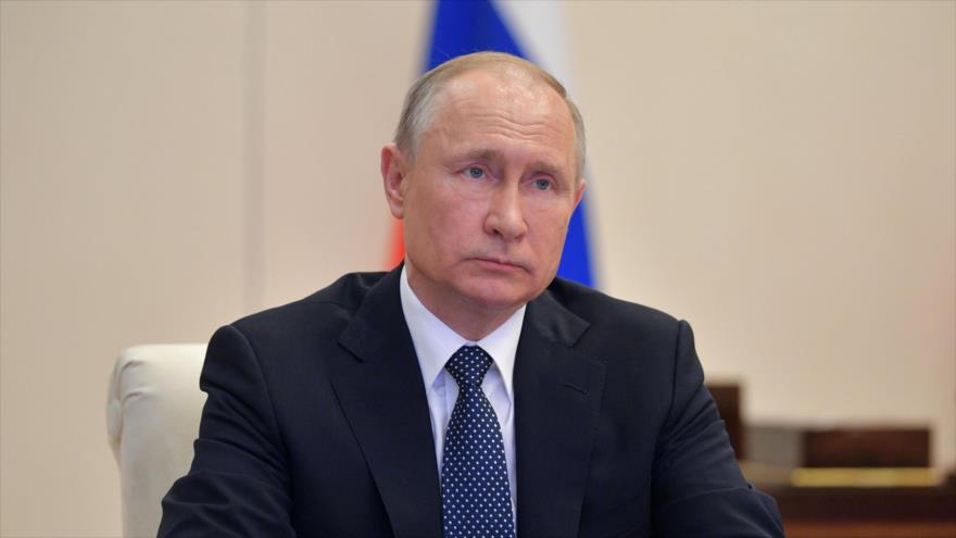 El presidente ruso, Vladimir Putin, en una reunión para abordar la situación creada por el COVID-19, Moscú, capital, 7 de abril de 2020. (Foto: AFP)