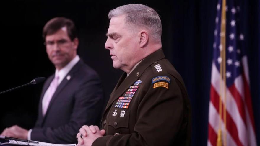 El jefe del Estado Mayor Conjunto de EE.UU., Mark Milley (dcha.), en una rueda de prensa celebrada en el Pentágono, 14 de abril de 2020. (Foto: Reuters)