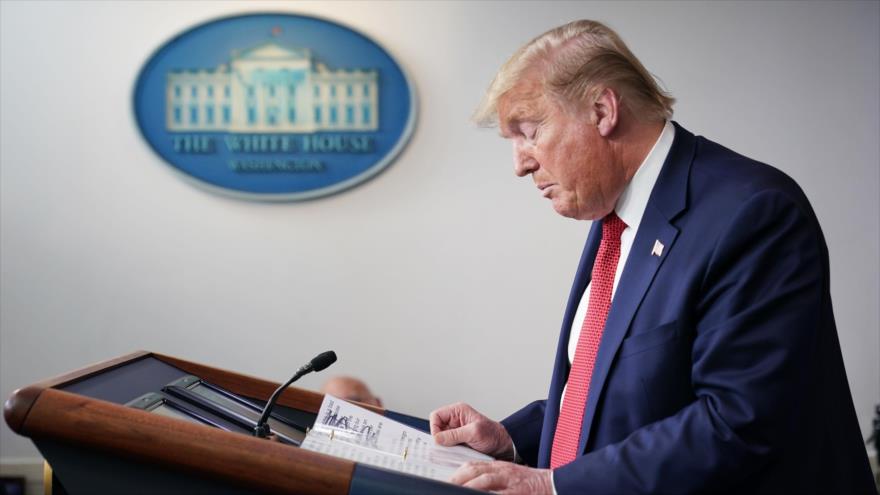 El presidente de EE.UU., Donald Trump, habla en una rueda de prensa sobre el coronavirus en la Casa Blanca, 16 de abril de 2020. (Foto: AFP)