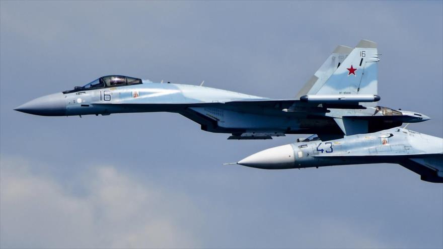 Un caza ruso Su-35 intercepta un avión P-8 Poseidon de la Marina de EE.UU. cuando se dirigía hacia Hmeimim, 15 de abril de 2020.