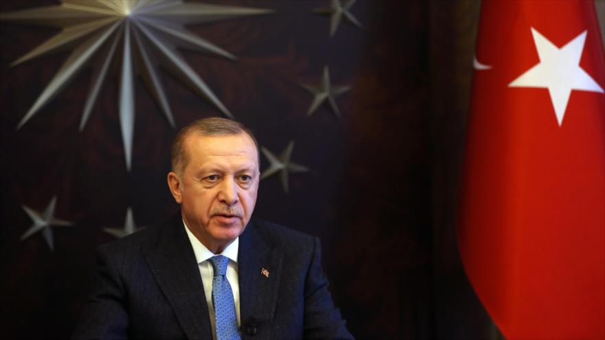 El presidente turco, Recep Tayyip Erdogan, habla en una rueda de prensa, Estambul, 26 de marzo de 2020. (Foto: AFP)