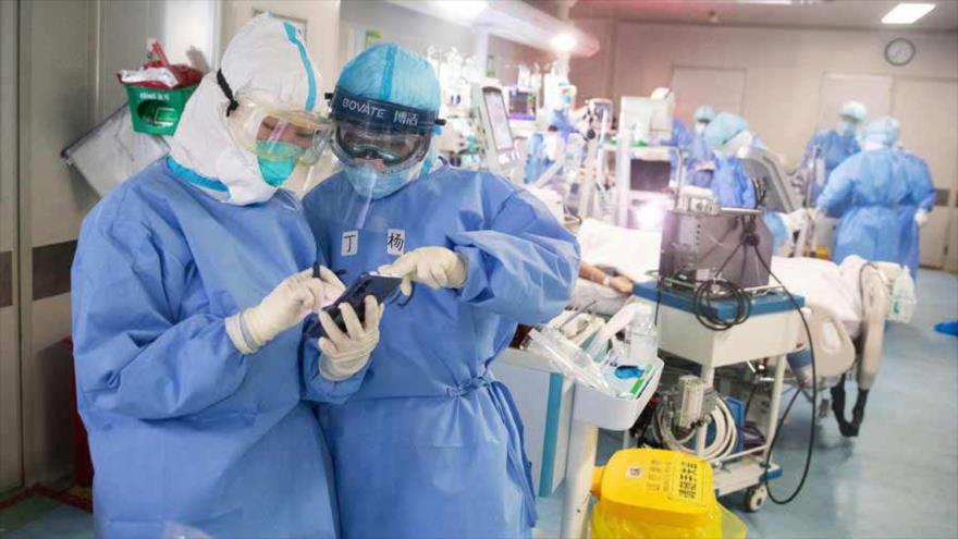 Enfermeras en un hospital en Wuhan (China) que trata a pacientes con el nuevo coronavirus.