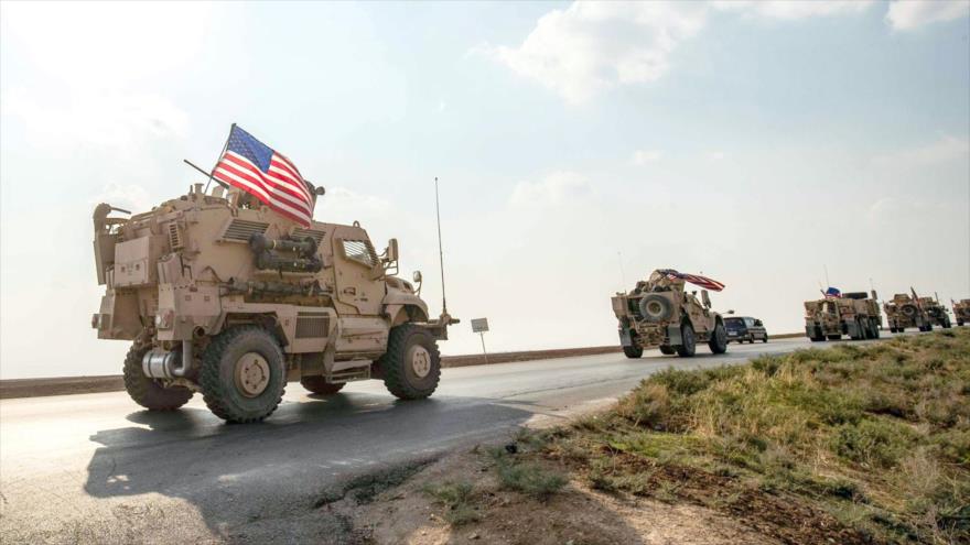 Un convoy de vehículos militares de EE.UU. entra en la provincia siria de Deir Ezzor, en el este de Siria, 26 de octubre de 2019. (Foto: AFP)