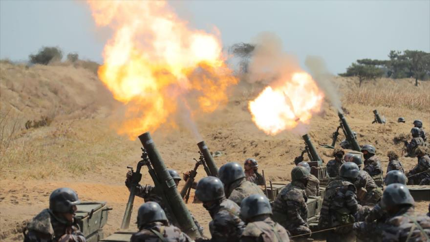 Soldados norcoreanos durante un simulacro militar en un lugar no revelado, 10 de abril de 2020. (Foro: KCNA)