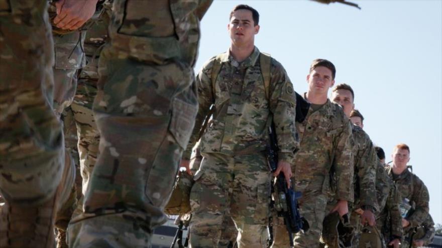 Los paracaidistas del Ejército de EE.UU. en el aeródromo de la Fuerza Aérea Pope, cerca de Fort Bragg en Carolina del Norte, 5 de enero de 2020.