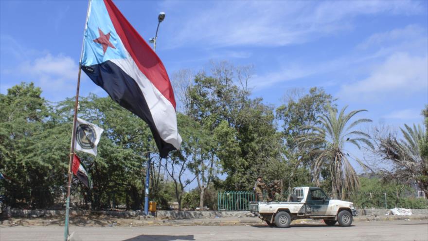 Un vehículo de los separatistas apoyados por los EAU, en la ciudad de Adén, en el sur de Yemen, 26 de abril de 2020. (Foto: AFP)