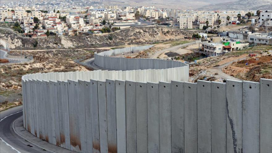 Muro de separación israelí —conocido también como el Muro de Apartheid— en la Cisjordania ocupada.