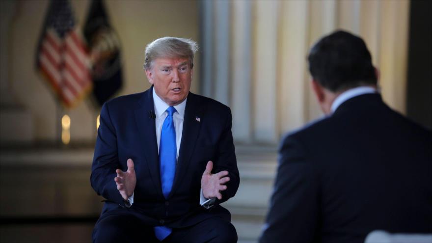 El presidente de EE.UU., Donald Trump, habla durante una entrevista con la televisión ‎estadounidense Fox News.