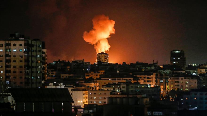 Explosión tras un ataque israelí contra la Franja de Gaza, 24 de febrero de 2020. (Foto: AFP)