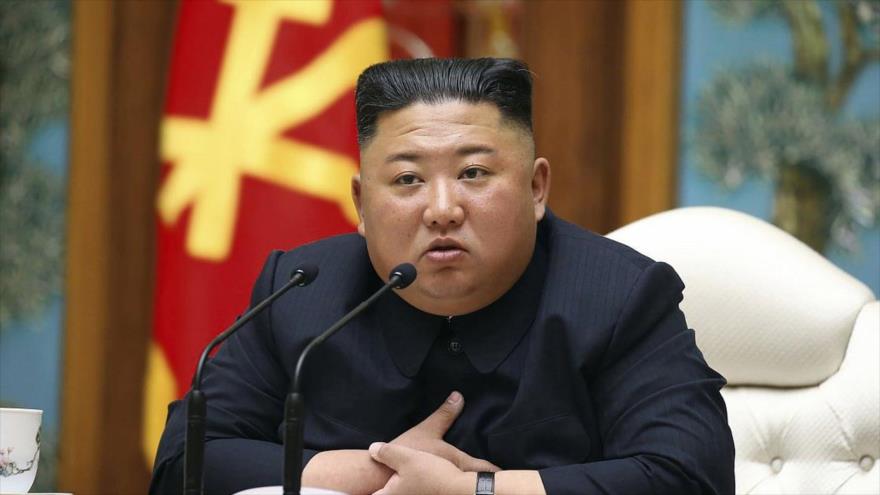 El líder norcoreano, Kim Jong-un, durante una reunión, 11 de abril de 2020. (Foto: Reuters)