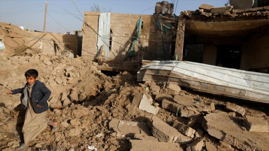 Daños causados por un bombardeo de Arabia Saudí en Saná, la capital de Yemen.