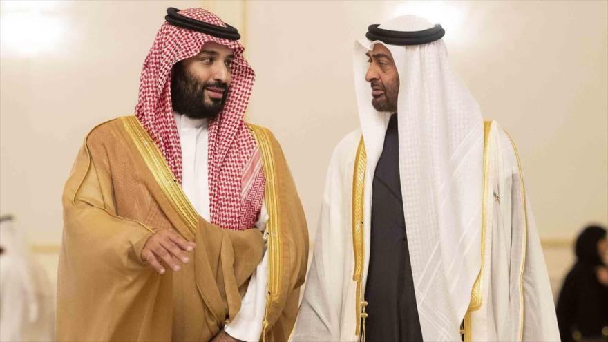 El príncipe heredero saudí, Muhamad bin Salman (izq.), junto a su homólogo emiratí, Muhamad bin Zayed Al-Nahyan.