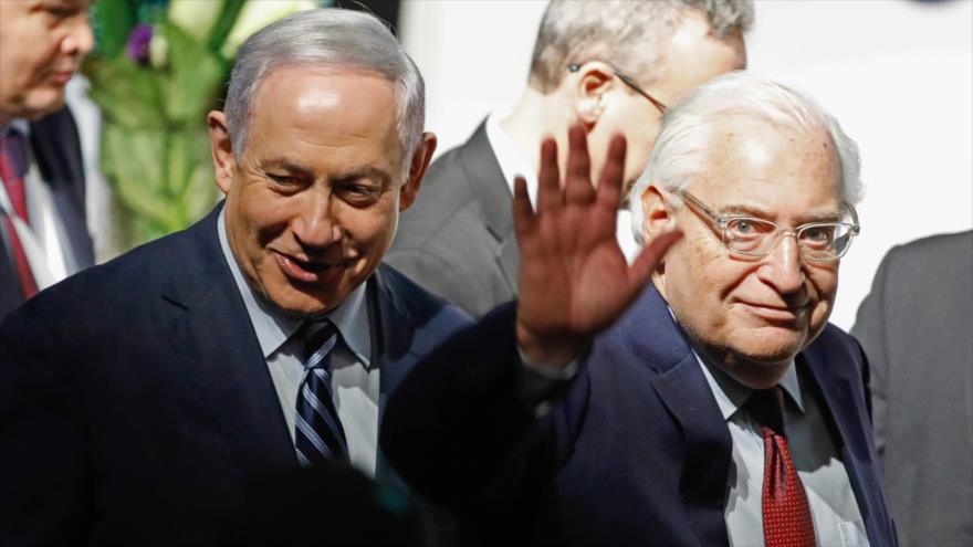 El embajador de EE.UU. ante Israel, David Friedman (dcha.), y el premier Benjamín Netanyahu, Al-Quds (Jeursalén), 8 de enero de 2020. (Foto: AFP)