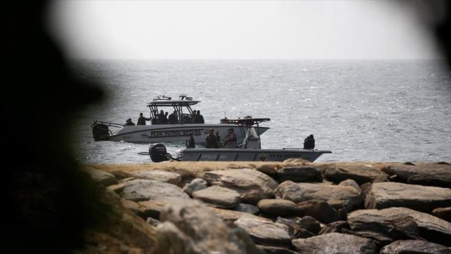 Botes de las fuerzas de seguridad venezolanas patrullan, tras neutralizar incursión de mercenarios, Macuto, Venezuela, 3 de mayo, 2020. (Foto: Reuters)