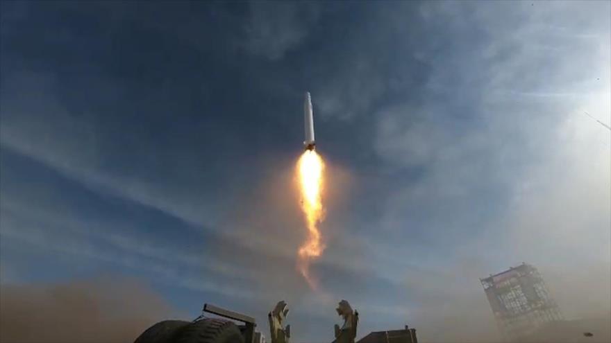El lanzamiento del satélite militar iraní Nur por el Cuerpo de Guardianes de la Revolución Islámica (CGRI) de Irán, 22 de abril de 2020.