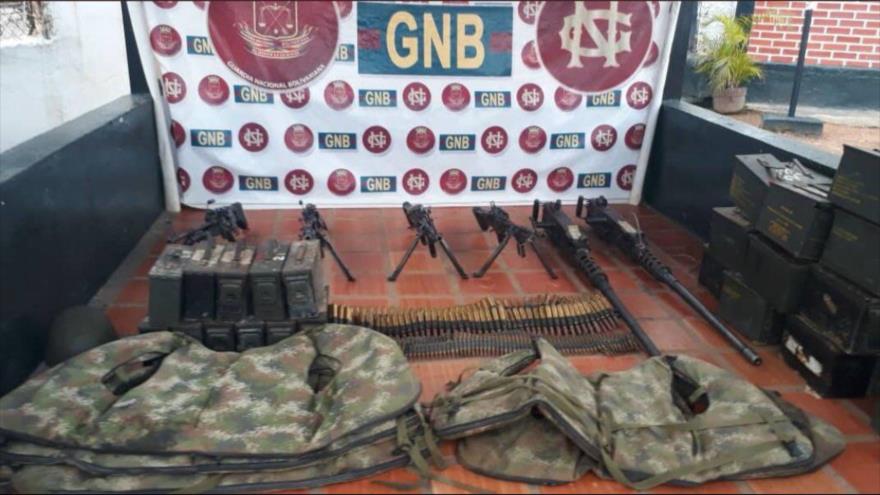 Armamento hallado en una de las lanchas incautadas por la FANB en el estado Bolívar, Venezuela, 9 de mayo de 2020.