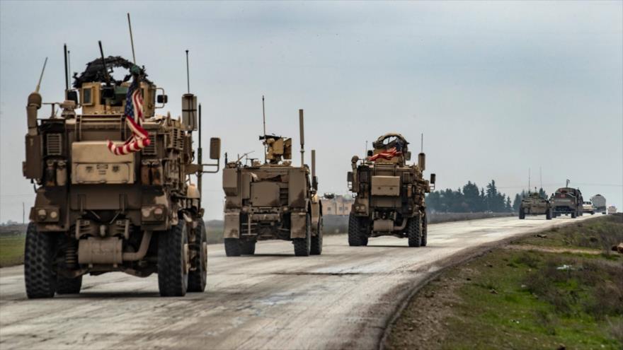 Un convoy de vehículos estadounidenses en la provincia de Al-Hasaka, en el noreste de Siria, 21 de octubre de 2019. (Foto: AFP).
