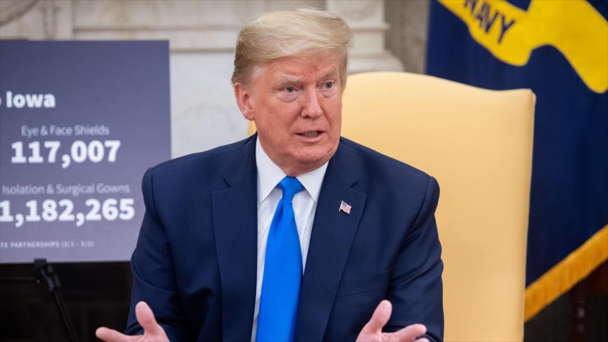 El presidente de EE.UU., Donald Trump, informa sobre COVID-19 en una reunión con el gobernador de Iowa en la Casa Blanca, Washington, 6 de mayo de 2020. Foto: AFP