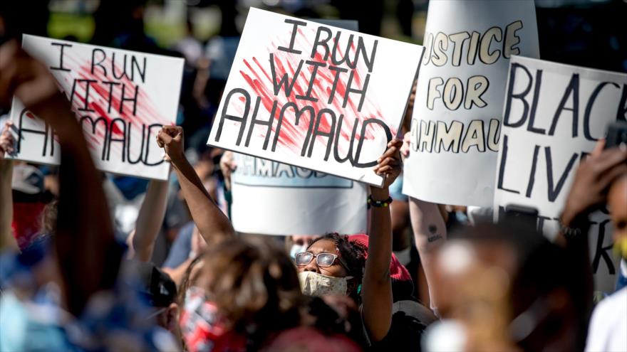 Manifestantes estadounidenses piden justicia para Ahmaud Arbery, en Brunswick, Georgia (sureste), 8 de mayo de 2020.