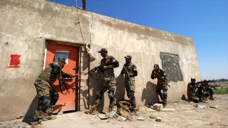 Los combatientes de Al-Hashad Al-Shabi en una operación antiterrorista cerca de la frontera con Siria.