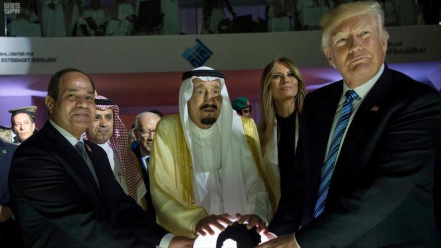 El presidente de EE.UU., Donald Trump, reunido con el rey de Arabia Saudí, Salman bin Abdulaziz Al Saud y el mandatario egipcio, Abdel Fatah al-Sisi.