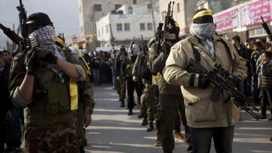 Combatientes del Movimiento Palestino de Liberación Nacional (Al-Fatah) cerca de la ciudad cisjordana de Ramalá, (Foto: AP)