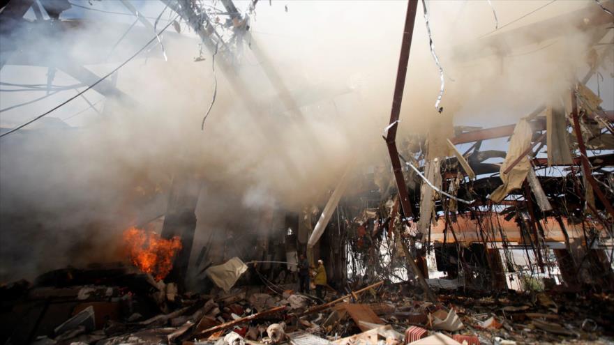 Un edificio en Saná, capital de Yemen, después de un bombardeo saudí. (Foto: Reuters)