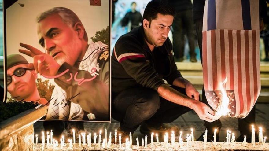 Una fotografía del comandante iraní Qasem Soleimani en una ceremonia para rendirle homenaje en Teherán, capital persa.