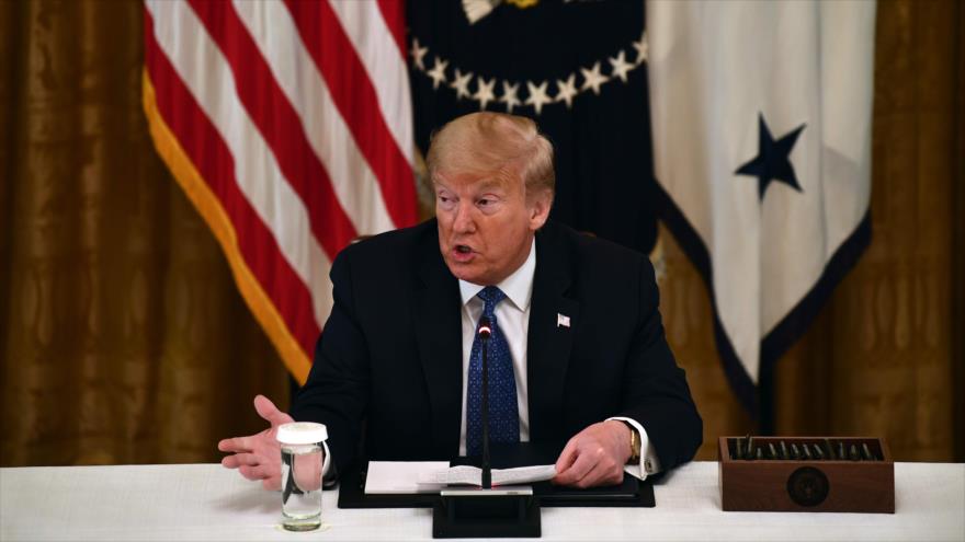 El presidente de EE.UU., Donald Trump, habla durante una reunión con su Gabinete en la Casa Blanca, 19 de mayo de 2020. (Foto: AFP)