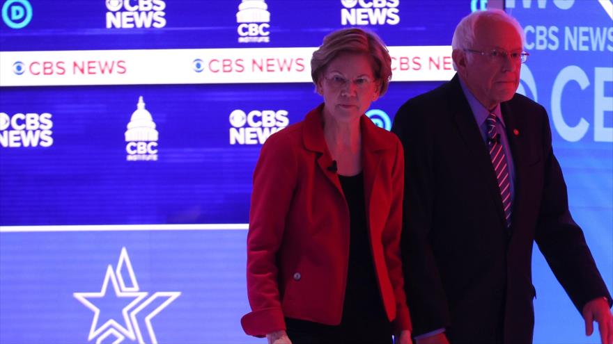 Los senadores demócratas, Elizabeth Warren (izda.) y Bernie Sanders, en el estado Carolina del Sur, 25 de febrero de 2020. (Foto: AFP)