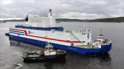 Rusia pone en marcha la primera central nuclear flotante del mundo