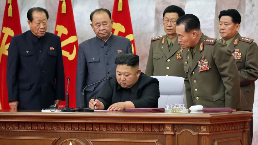 El líder norcoreano, Kim Jong-un, una reunión militar en Pyongyang, 24 de mayo de 2020. (Foto: AFP)