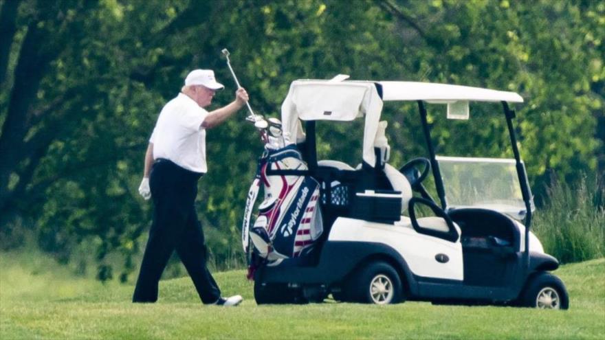 El presidente de EE.UU., Donald Trump, en un campo de golf.