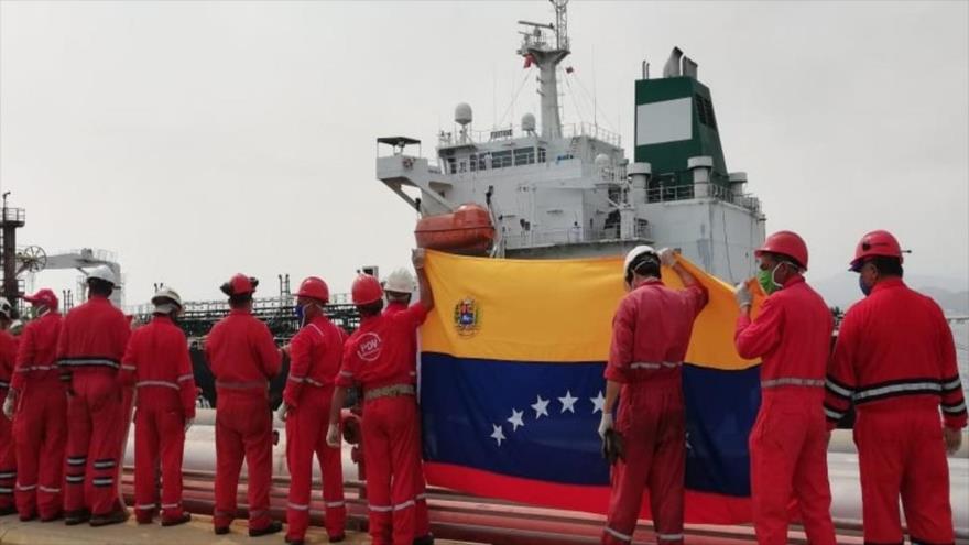 Nuevas imágenes del petrolero iraní Fortune en puerto venezolano 